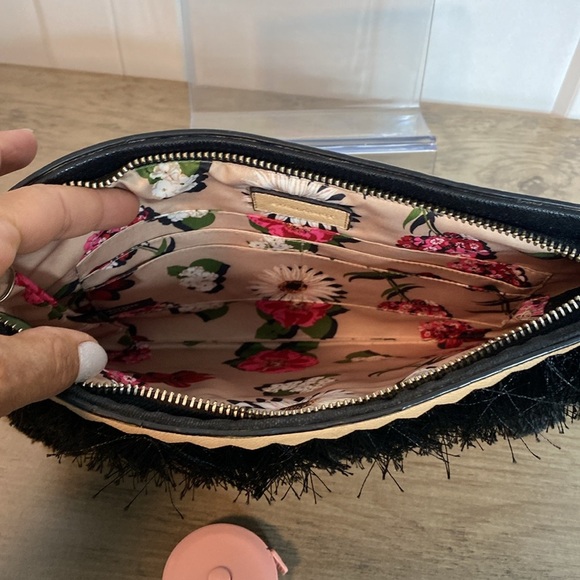 💚 Stella & Dot | Black & Tan Fringe Tassel Clutch - East West - Floral interior - Picture 3 of 6